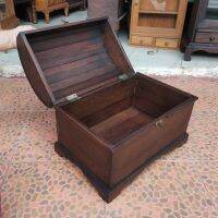 หีบไม้สัก หีบเก็บของ หีบโค้ง กว้าง40xลึก27xสูง30 Cm (teak chest) สีโอ็ค มีสลักล็อค หีบทรงโค้งโบราณ ให้เก็บของ สไตล์วินเทจ ประกอบแล้ว