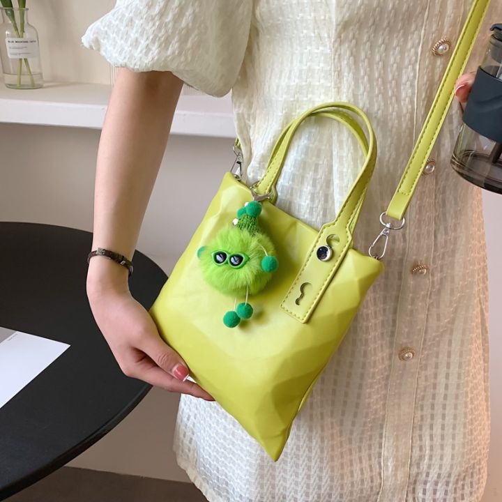han-edition-of-fashion-handbags-female-hand-carry-ling-lattice-bucket-bag-2022-new-niche-sense-of-texture-senior-one-shoulder-inclined-shoulder-bag