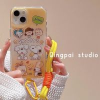 เคสไอโฟน ภาพประกอบการ์ตูน Snoopy เหมาะสำหรับ iPhone14/15promax Apple 13 เคสมือถือ 11 niche 12 แบบใหม่