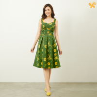 Woman Firework Skirt กระโปรงลายดอก ทรงสวยจีบทวิสต์รอบตัว สวมใส่ด้วยซิปด้านหลัง ยางยืดช่วงเอวซ้ายและขวา จากผ้า Light Cotton 100% สัมผัสนุ่มใส่สบาย