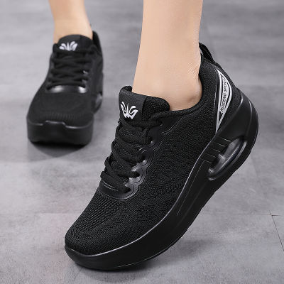 NEW! RUIDENG-82257 รองเท้าผ้าใบ สีดำ รองเท้าออกกำลังกายเพื่อสุขภาพ ความสูง 5 cm. น้ำหนักเบา นุ่ม ระบายอากาศได้ดี ไซส์ 36-40 มีสินค้าพร้อมส่ง