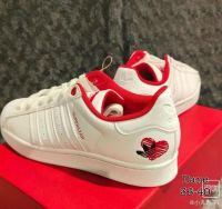 รองเท้าผ้าใบ  Adidas Stan Smith 2020 Valentine เพิ่มความน่ารักด้วยการสกรีนรูปหัวใจสีแดงไว้ตรงหลังรองเท้าเก๋ๆ