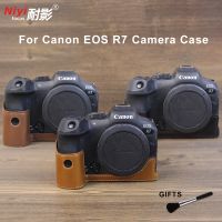 เคสครึ่งกล้องสำหรับ Canon EOS รุ่นเปิดด้านล่างเป็นแบตเตอรี่ R7เคสกล้องหนังแฟชั่นครึ่งกระเป๋ากล้อง Canon EOS R7