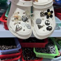 12ชิ้น/เซ็ต Crocs Jibbitz อุปกรณ์รองเท้ามีเสน่ห์ประดับโบว์หัวเข็มขัดคริสตัลเพชรตกแต่งรองเท้าสำหรับ Crocs