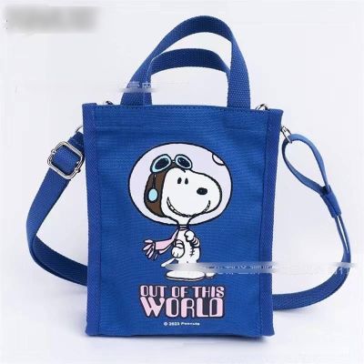 กระเป๋าสะพายผ้าแคนวาส กระเป๋าสะพายข้าง Snoopy Peanuts งานญี่ปุ่น  สายสะพายปรับความยาวและถอดออกได้ มีช่องแบ่งเก็บของ ขนาด 21×14 ×5 cm
