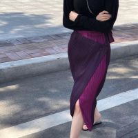 2023 Hot Miyake pleated skirt for women  new style Japanese loose mid-length skirt irregular contrast color slit pleated skirt