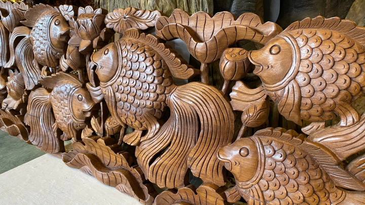 ปลาทอง-9-ตัว-ขนาด-180x45-ซม-wooden-hand-carved-golden-fish-ทำจากไม้สักแกะสลัก-แผ่นไม้สัก-ไม้หนา-4-ซม-ไม้สักฉลุ-ปลาทองแกะสลัก-เสริมมงคล