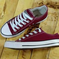 Kasut  warna maroon