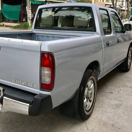 เสื้อไฟท้าย-ข้างขวา-สำหรับ-nissan-frontier-ปี-2001-2005