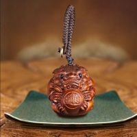 [Fast delivery] Boxwood carved boxwood holding the ball Pixiu handle piece car pendant carved portable toy piece to attract wealth Handle piece tray toy object