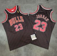 ผู้ชายไมเคิลชิคาโกบูลส์ Mitchell Ness 1997-98ไม้เนื้อแข็งคลาสสิกเสื้อกีฬาของแท้