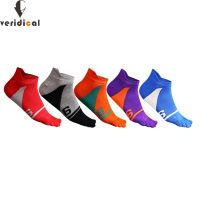 【Sock shop】ผ้าฝ้ายห้านิ้วไม่แสดงถุงเท้าบุรุษกีฬาระบายอากาศสบายสร้างต่อต้านแรงเสียดทานถุงเท้าข้อเท้ากับเท้าสีสดใส