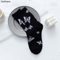 New Soild Colors Cotton Unisex Socks Personality Harajuku Black White Couples Skateboard Knitted Casual Sports Fashion Socks