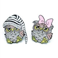 【Fashion house]น่ารักการ์ตูนนกฮูกเข็มกลัดสำหรับผู้หญิง Broche ป้ายเคลือบขาโลหะเสื้อคอปกเข็มกลัดสำหรับผู้ชาย Pines Metalicos เครื่องประดับ