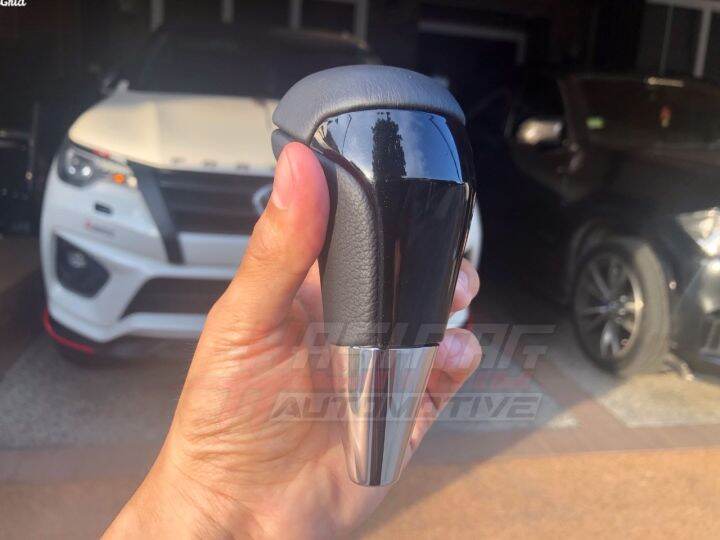 หัวเกียร์ออโต้โตโยต้าของแท้สีดำ-piano-black-genuine-gear-knob-for-toyota-สามารถติดตั้งกับรถ-toyota-ได้หลายรุ่นครับ-เช่น-revo-fortuner-vigo-vios-altis-yaris-และอื่นๆ-toyota