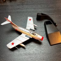 1:72ขนาดโมเดลเครื่องบินอัลลอยโซเวียต Polomarev 384 Mig 15โมเดลเครื่องบินรบที่นั่งเครื่องประดับสำเร็จรูป