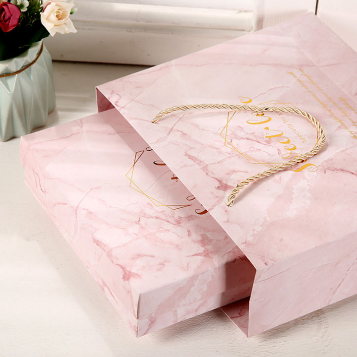 gift-box-กล่องของขวัญพร้อมถุง-กล่องพรีเมียม-พร้อมใช้-ลายน่ารัก-กล่องใส่ของขวัญ-กล่องของขวัญ-ถุงหิ้ว-กล่องใส่ขอชำร่วย