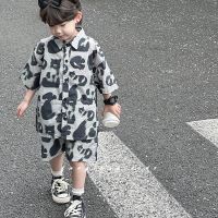 [Baby Mom Must-have Style] ชุดเสื้อเชิ้ตแขนสั้น กางเกงขาสั้น พิมพ์ลายการ์ตูน สองชิ้น สไตล์เกาหลีตะวันตก สําหรับเด็กผู้ชาย กางเกงสองส่วนTH