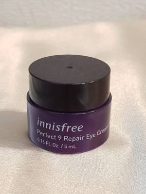 Innisfree Perfect 9 Repair Eye Cream 5ml  ครีมต่อต้านริ้วรอยรอบดวงตาอย่างสมบูรณ์แบบเพื่อจัดการ 9 ปัญหาริ้วรอยระหว่างวัย