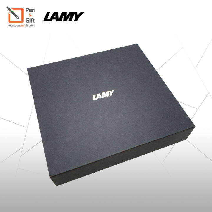 set-lamy-safari-softcover-notebook-a6-fountain-pen-nib-m-with-lamy-gift-box-ชุดสมุดโน๊ตปกอ่อน-a6-ปากกาหมึกซึม-ลามี่-ซาฟารี-หัว-m-0-7-มม-พร้อมกล่องของขวัญลามี่-สมุดจดบันทึก-สมุดไดอารี่-สมุดแพลนเนอร์-pe