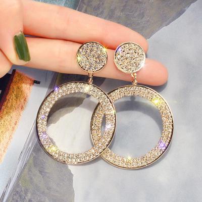 แฟชั่นยุโรปและอเมริกาโอ้อวดต่างหูเพชรทรงกลมรูปทรงเรขาคณิตต่างหูเกาหลีEuropean and American fashion exaggerated geometric round diamond earrings Korean temperament earrings