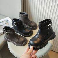 2023 Sepatu Boots Anak Perempuan ใหม่ล่าสุดนิ่มอเนกประสงค์สำหรับเด็กแฟชั่นอเนกประสงค์กันลื่นมีซิปกระดุมรองเท้าบู๊ตเจ้าหญิงรองเท้าเด็กชายกันลื่น