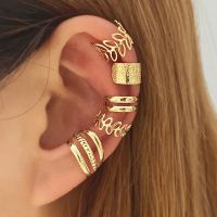 EN 2022 Trend Leaves Ear Cuffs Black Non-Piercing Ear Clips Fake Cartilage Earrings Clip Earrings For Women Men Jewelry