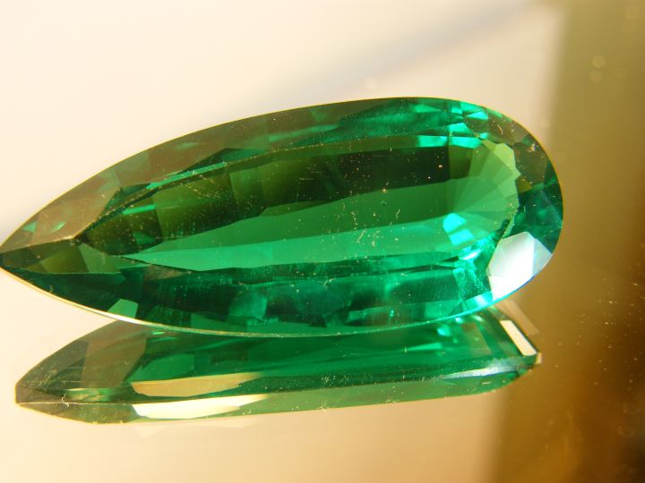 มรกต-พลอย-columbia-โคลัมเบีย-green-emerald-very-fine-lab-made-pear-shape-15x38-มม-mm-36กะรัต-carats-1-เม็ด-carats-รูปหยดน้ำ-พลอยสั่งเคราะเนื้อแข็ง