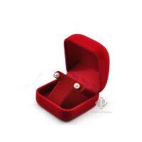 TR ส่งเร็ว กล่องกำหมะหยี่ ใส่ต่างหู แบบแป้นทรงตัวT ขนาดกล่อง5.3x5.8x3.4cm: (จำนวน 1 ใบ code26T)