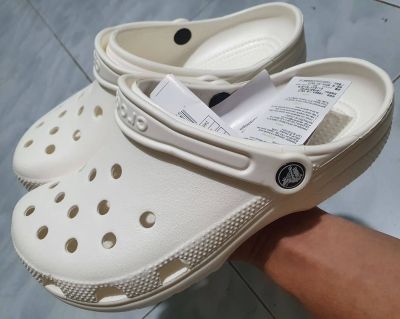 รองเท้า  รองเท้าแตะ ผู้ชาย Crocs Classic clog ใหม่ สวย เบามาก ใส่สบาย ผู้หญิงผู้ชาย ไซส์ 36---45 ราคาถูกใจ (สินค้าพร้อมจัดส่งจากไทย)