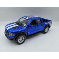 โมเดลรถยนต์ 2013 FORD F-150 SYT RAPTOR SUPERCREW  ทำจากเหล็ก สัดส่วน 1:46 ประตูเปิดได้เหมือนจริง ล้อฟรีสามารถสไลด์วิ่งได