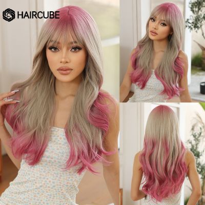 HAIRCUBE วิกผมสังเคราะห์หยักหยิกยาว Ombre สีบลอนด์ผสมสีชมพูวิกผมผู้หญิงทนความร้อนได้ปาร์ตี้วิกผมมีหน้าม้าผมประจำวัน