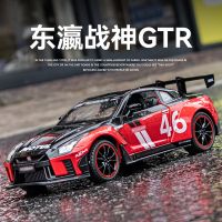 1/22 NISSAN GTR TRACK RACING EDITION หล่อโมเดลรถอัลลอยหล่อด้วยเสียงและเบาประตูรถบรรทุกขนาดเล็กโลหะรถบัสของเล่นประตูอัตโนมัติเปิดใช้งานการจำลองแบบดึงกลับรถหล่อขึ้นรูปของขวัญของตกแต่งคอลเลกชัน