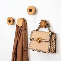 [HOT 2023] 1Pcs ผนังไม้ Hook น่ารักสร้างสรรค์ประตูกลับตะขอไม้แขวนเสื้อโค้ตห้องที่จับประตูลิ้นชักไม้ Deco Hook ห้องครัวอุปกรณ์เสริม