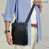 ELLE HOMME กระเป๋าทรง Clutch สไตล์ modern อัดลายโลโก้ Elle Homme สีดำ W8H008