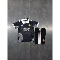 ™✕ ใหม่ ชุดเสื้อแขนสั้น กางเกงขาสั้น ลายฟุตบอล Real Madrid Black Dragon คุณภาพสูง สําหรับเด็ก 2324