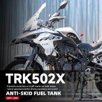 Water♀502 X AK Tankpad แผ่นกันลื่นบนสติกเกอร์ด้านข้างถังน้ำมันแผ่นรองเข่าสำหรับ TRK502X Benelli