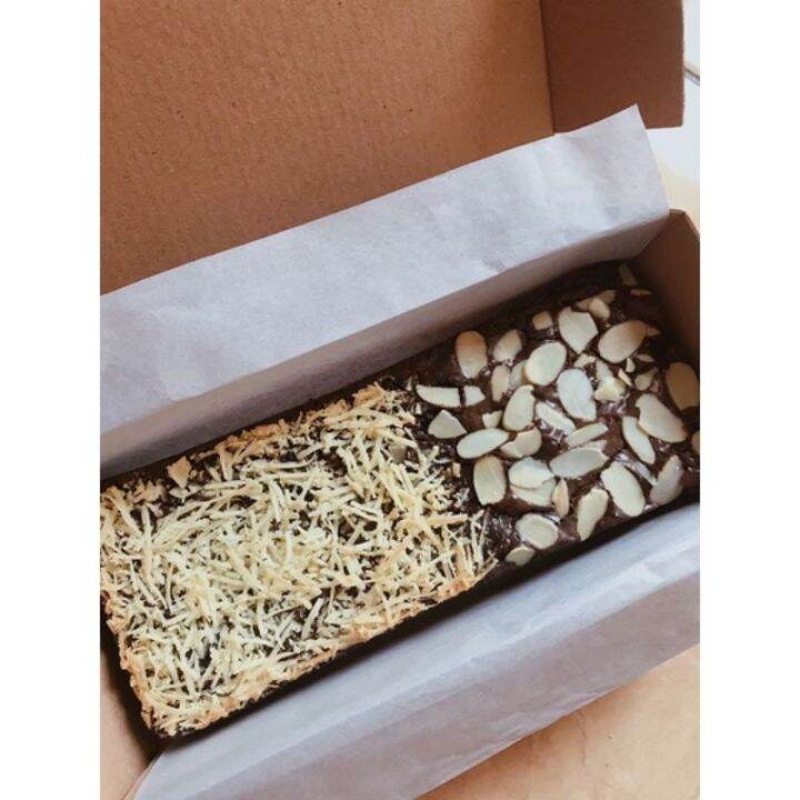 brownies fudgy topping almond dan keju 20*10/brownis panggang/brownis