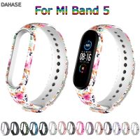 }{”:》สำหรับ Mi Band 5 Miband 5สายสายรัดกีฬาเปลี่ยนกำไลข้อมืออัจฉริยะซิลิโคนลายดอกไม้ดอกไม้สำหรับสร้อยข้อมือ Xiomi Mi Band 5