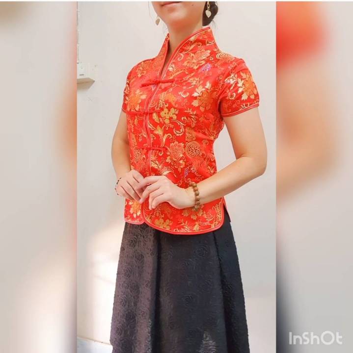 s-m-l-xlเสื้อกี่เพ้าสีแดงลายทองกระดุมหน้า-ใส่ตรุษจีนปีใหม่จีนเฮงๆ-งานแต่งงานจีน-ใส่ทำงาน-ออกงาน-สวยตรงปก-สาวอวบมีไซส์