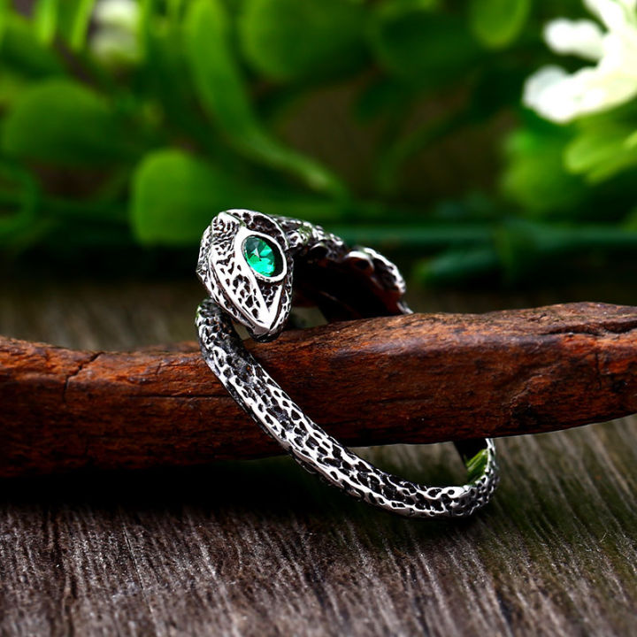 beier-แหวนปรับขนาดได้กิ้งก่าสแตนเลสโบราณบุคลิกที่เรียบง่ายมีดวงตาสีเขียวไทเทเนียมปรับแหวนเหล็กได้