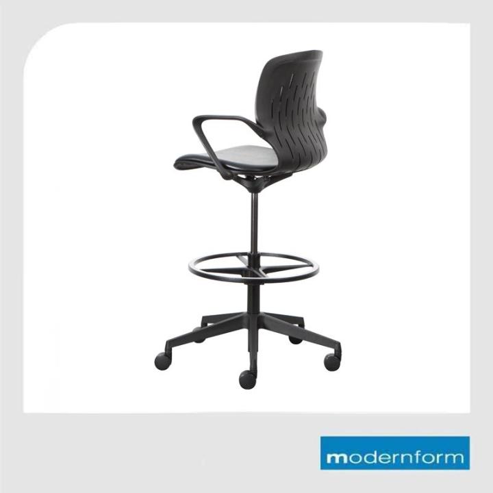 modernform-เก้าอี้อเนกประสงค์-รุ่น-s-chair-พนักพิงสูง-ยืดหยุ่นโค้งรับตามสรีระผู้นั่ง-เสริมความสบายด้วยที่วางแขนทรงเท่-พร้อมที่พักเท้า-เบาะหนังเทียมดำ-ขาดำ