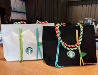 Starbucks สีดำและสีขาวแฟชั่นชายและหญิงสีตัดกันเชือกกระเป๋าผ้าใบไหล่เดียวความจุขนาดใหญ่