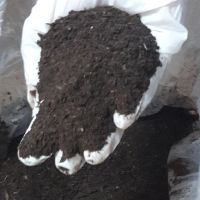 Just Bargains 1.7 Kg Organic compost ดินปลูกสูตรเข้มข้น สารปรับปรุงดิน บ้านสวนพอเพียงมหาราช อาหารพืช อินทรีย์วัตถุ 100% หมักจากขี้ไก่แกลบ ขี้วัว ใบไม้แห้ง หรือฟางหรือวัชพืช สำหรับผสมดินปลูกต้นไม้ หรือโรยรอบๆบริเวณพืชตามที่ต้องการ บรรจุ1.7 กก. ต่อ ถุง