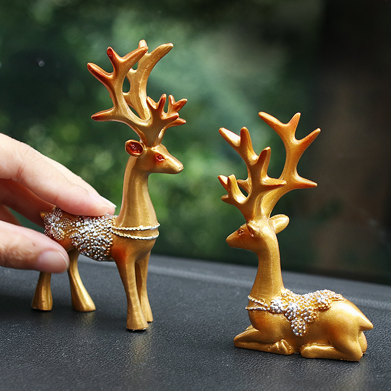 2pcs Christmas Deer Statue Resin Reindeer Figurine Creative Cute Deer Sculpture 