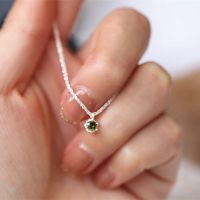 2021 Jewelry 925 Sterling Silver Sparkling Clavicle Chain Choker Necklace Green Diamond Gypsophila Pendant Necklace for Women Fashion Chain Necklaces