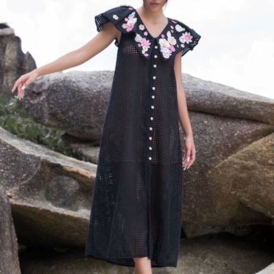 P010-141 PIMNADACLOSET - Sleeveless V Collar Button Down Woven A-line Maxi Dress Decorated With Knitted Flowers