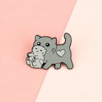 Cute Kitten Holding Doll Pin Cat Mother Carrying Baby Cat Enamel Brooches For Love Heart Animal Cartoon Pins Decoration Jewelry