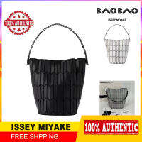 100% เดิม Bao Issey Miyake BUCKET กระเป๋าถือกระเป๋าโท้ทใบใหญ่ Bao Bao Bao Bao ของแท้กระเป๋าถือกระเป๋าสุภาพสตรีโดยใช้ชิ้นสี่เหลี่ยมขนานกับสีขาวสีเทาสีดำ