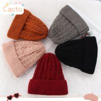 【CHUYANG SHOP】  ♞☊CACTU สีทึบหมวกขนสัตว์ถักแฟชั่นลำลองหมวกสกีหนาป้องกันความเสี่ยงขนแกะหมวกฤดูหนาวอบอุ่นสำหรับผู้หญิงใหม่สำหรับผู้ชายอ่อนนุ่มหมวกคลุมไหล่/หลากสี